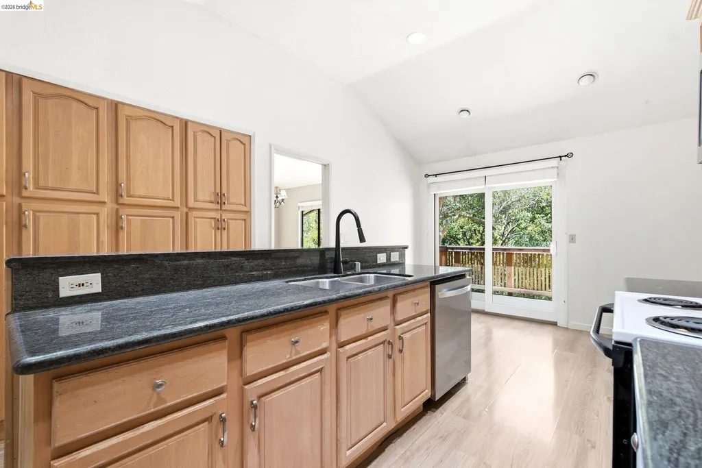 158 Alamo Square Alamo CA 94507