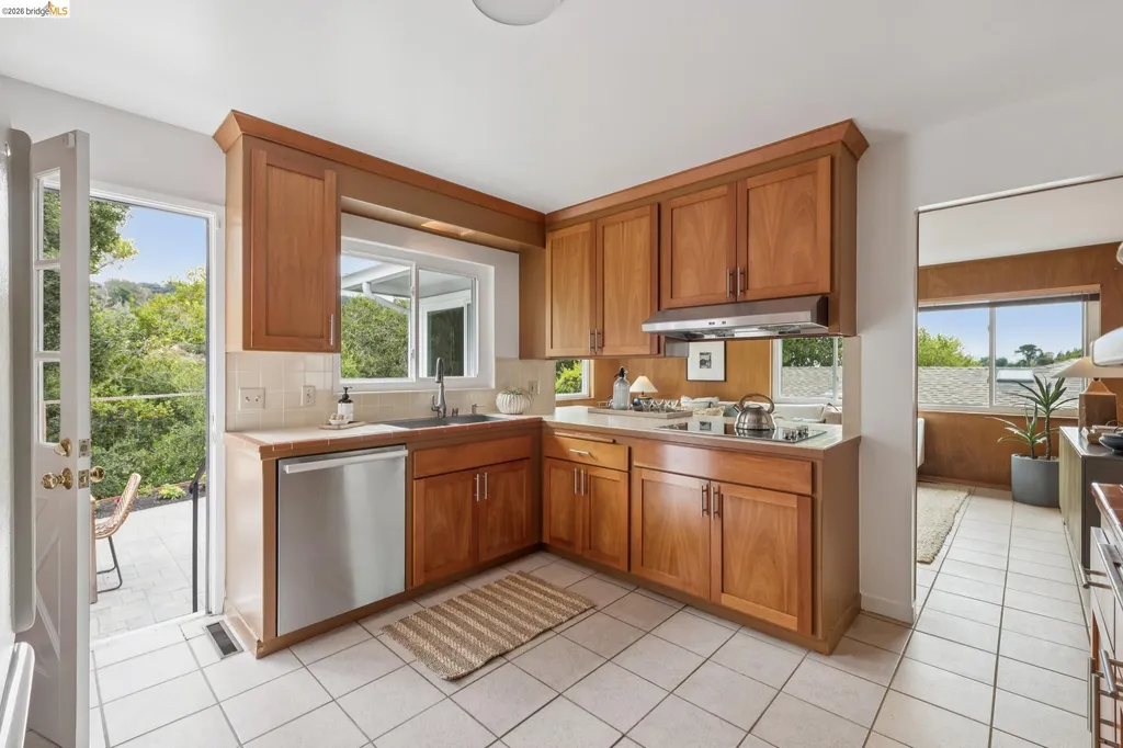 21 Orinda Vista Drive Oakland CA 94605