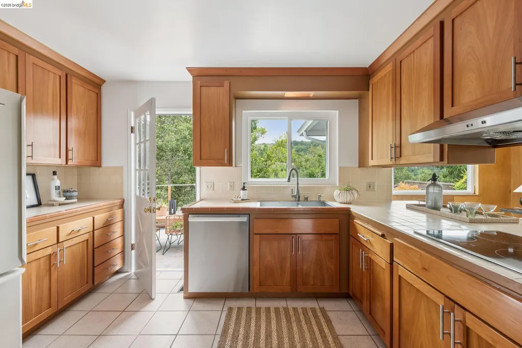 21 Orinda Vista Drive Oakland CA 94605
