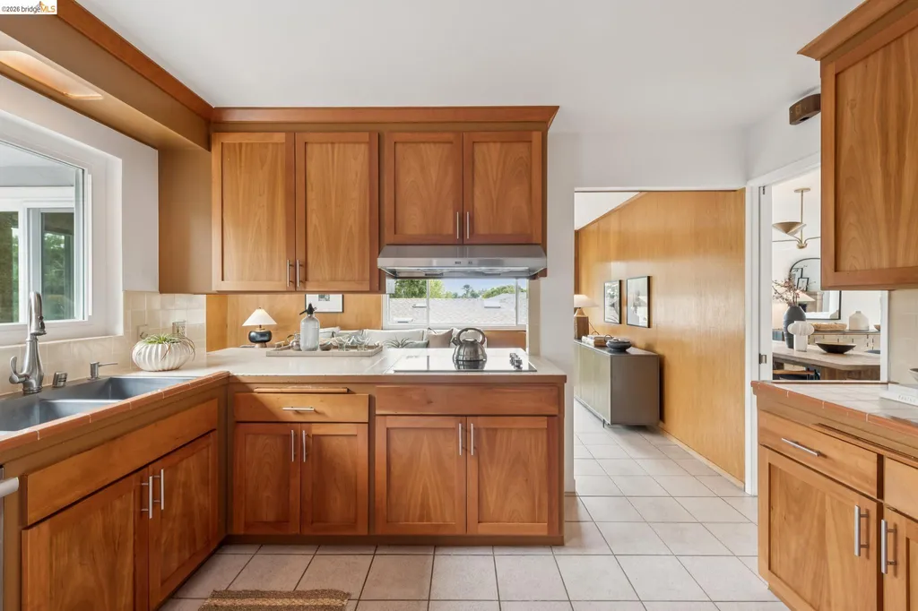 21 Orinda Vista Drive Oakland CA 94605