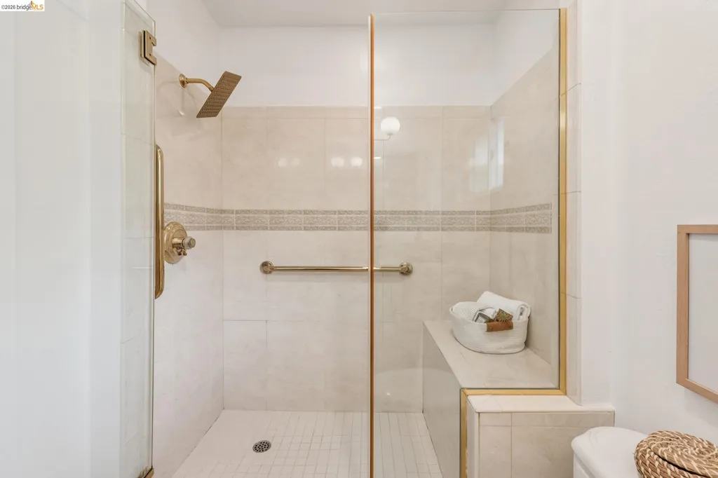 21 Orinda Vista Drive Oakland CA 94605
