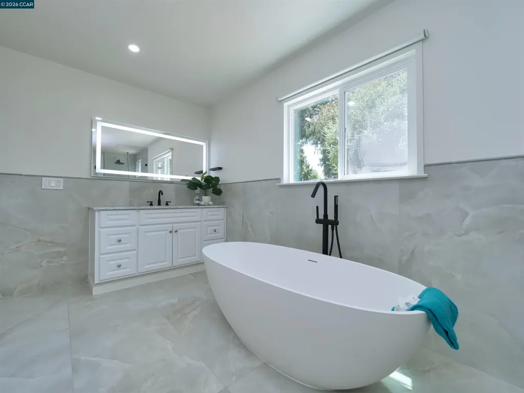 913 Seascape Circle Rodeo CA 94572