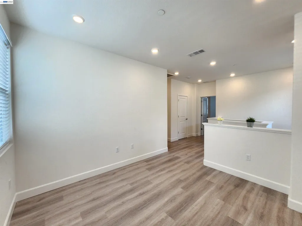 417 Mystic Lane Pittsburg CA 94565