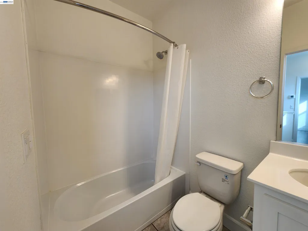 417 Mystic Lane Pittsburg CA 94565