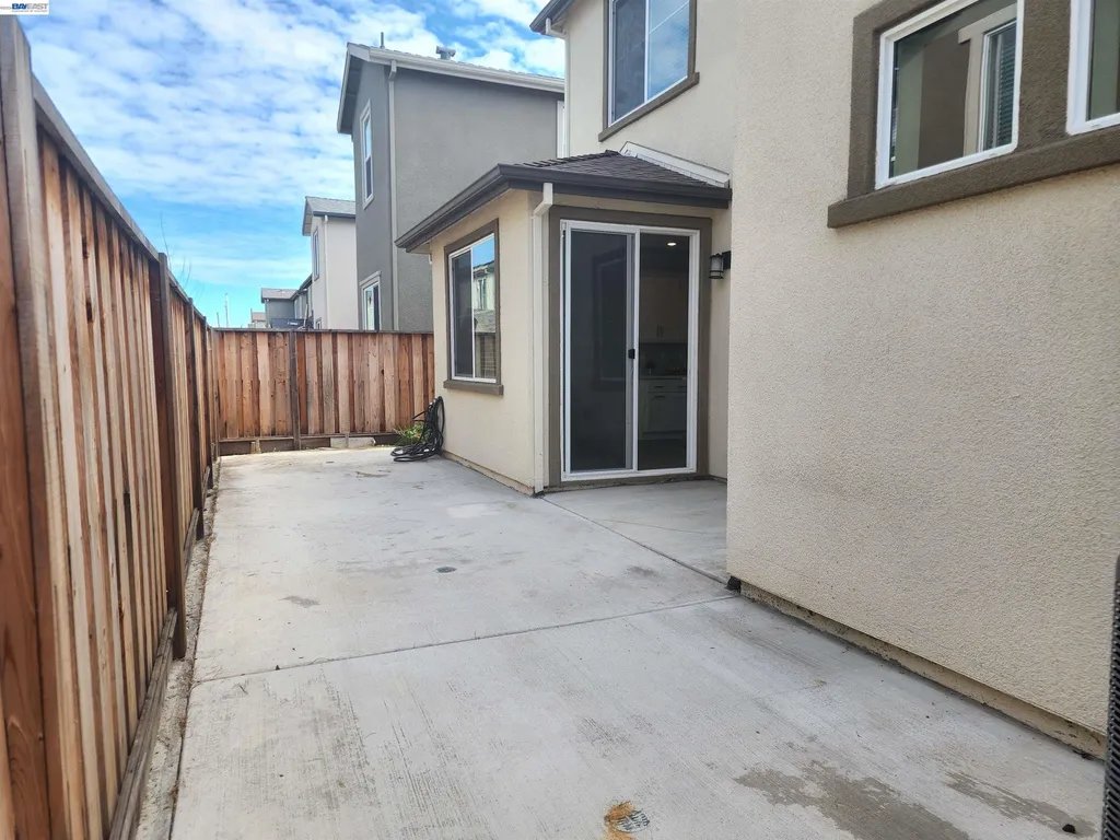 417 Mystic Lane Pittsburg CA 94565