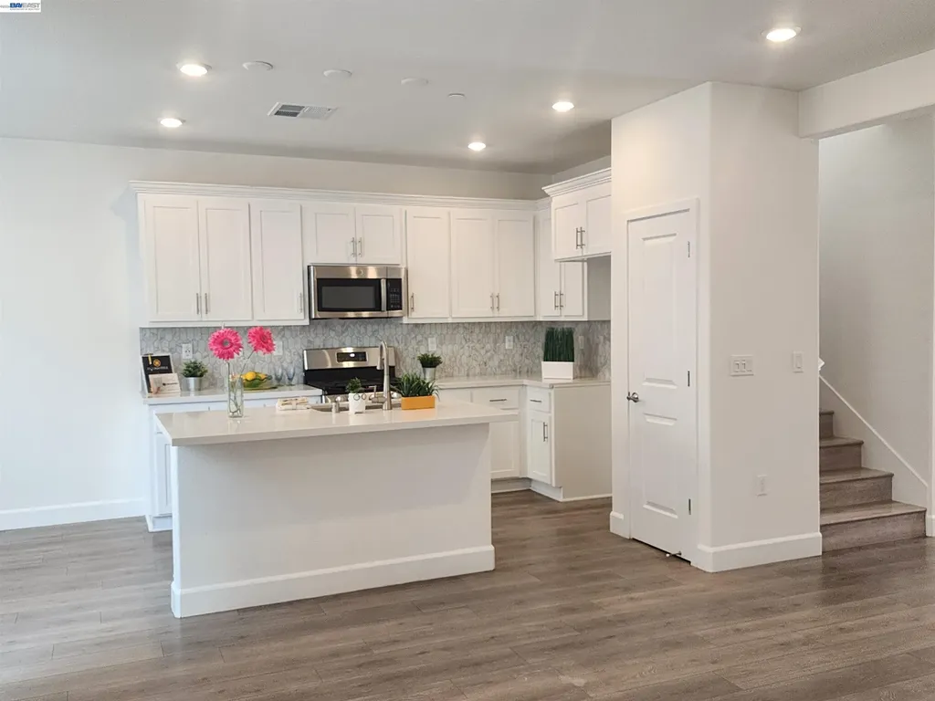 417 Mystic Lane Pittsburg CA 94565