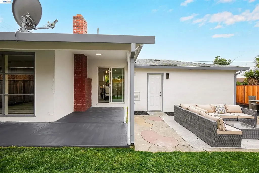 7 Newhall Street Hayward CA 94544