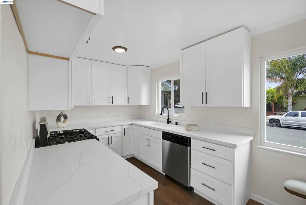 7 Newhall Street Hayward CA 94544
