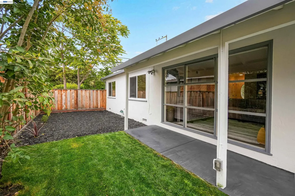 7 Newhall Street Hayward CA 94544