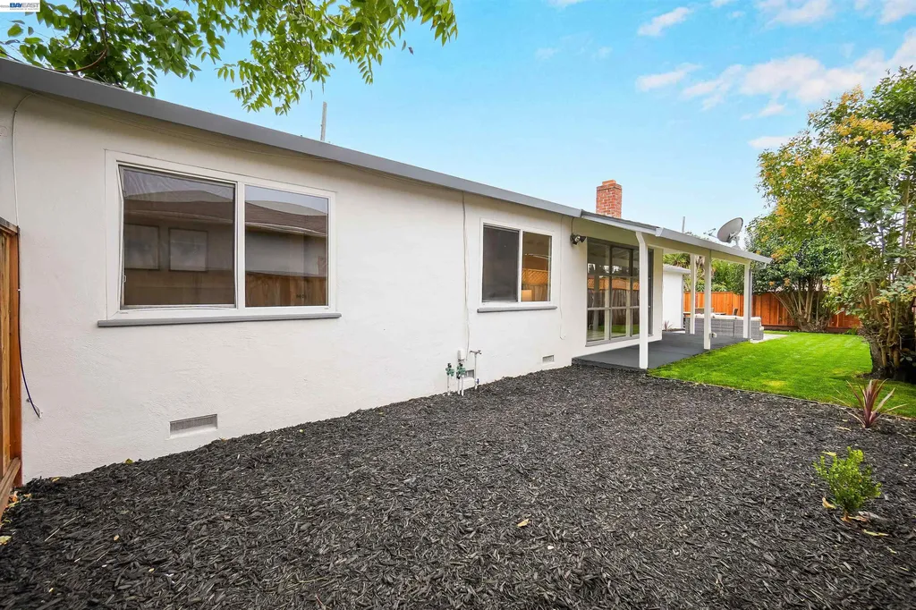7 Newhall Street Hayward CA 94544