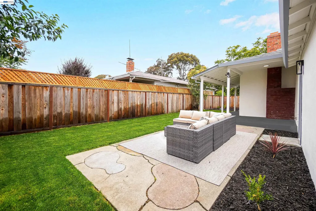 7 Newhall Street Hayward CA 94544