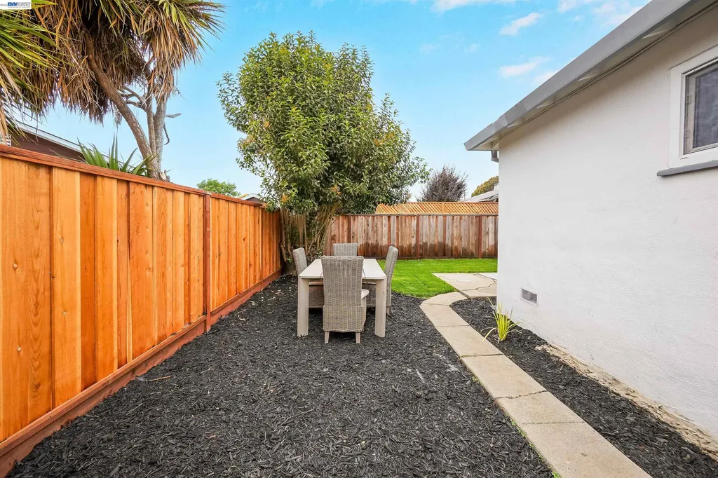 7 Newhall Street Hayward CA 94544