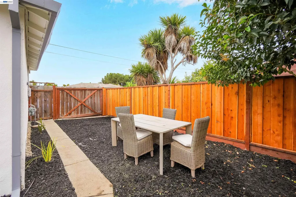 7 Newhall Street Hayward CA 94544