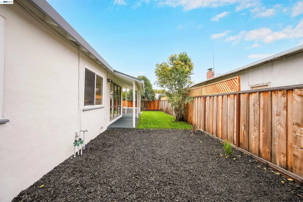 7 Newhall Street Hayward CA 94544
