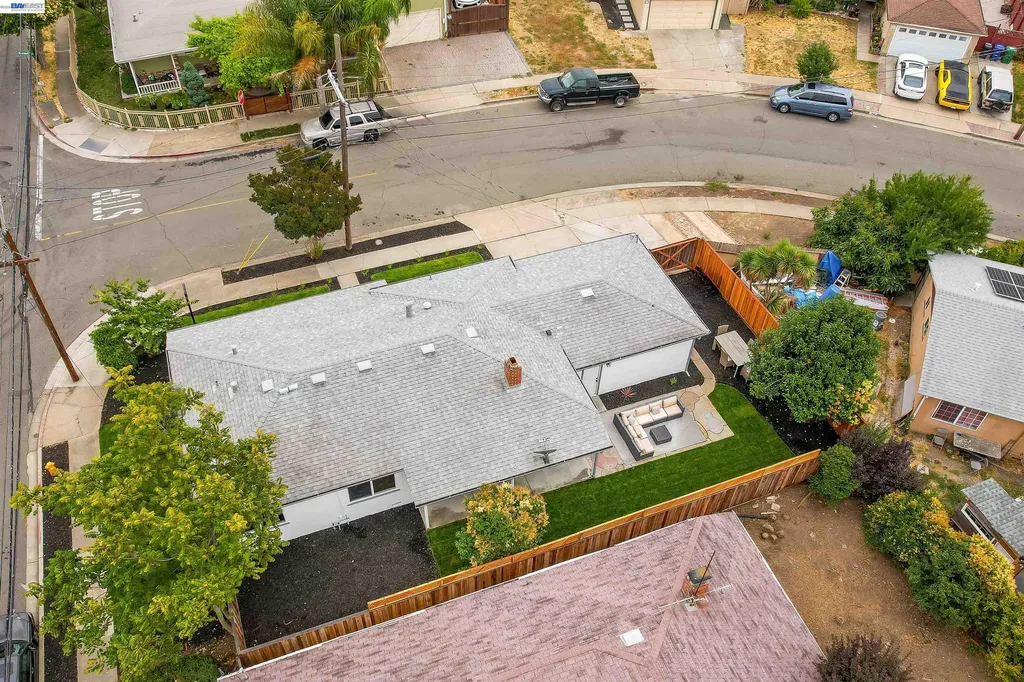 7 Newhall Street Hayward CA 94544