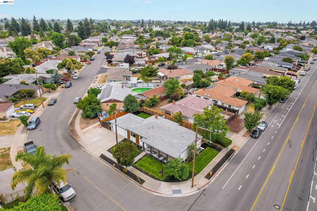7 Newhall Street Hayward CA 94544