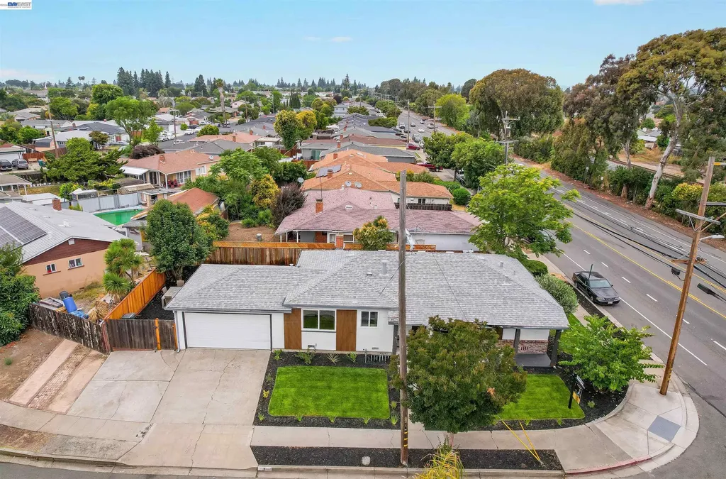 7 Newhall Street Hayward CA 94544
