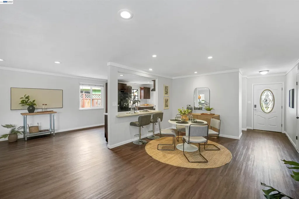 586 Bluefield Lane Hayward CA 94541