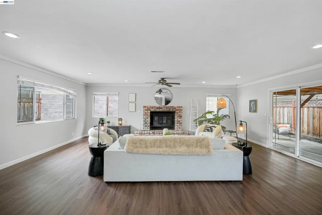 586 Bluefield Lane Hayward CA 94541
