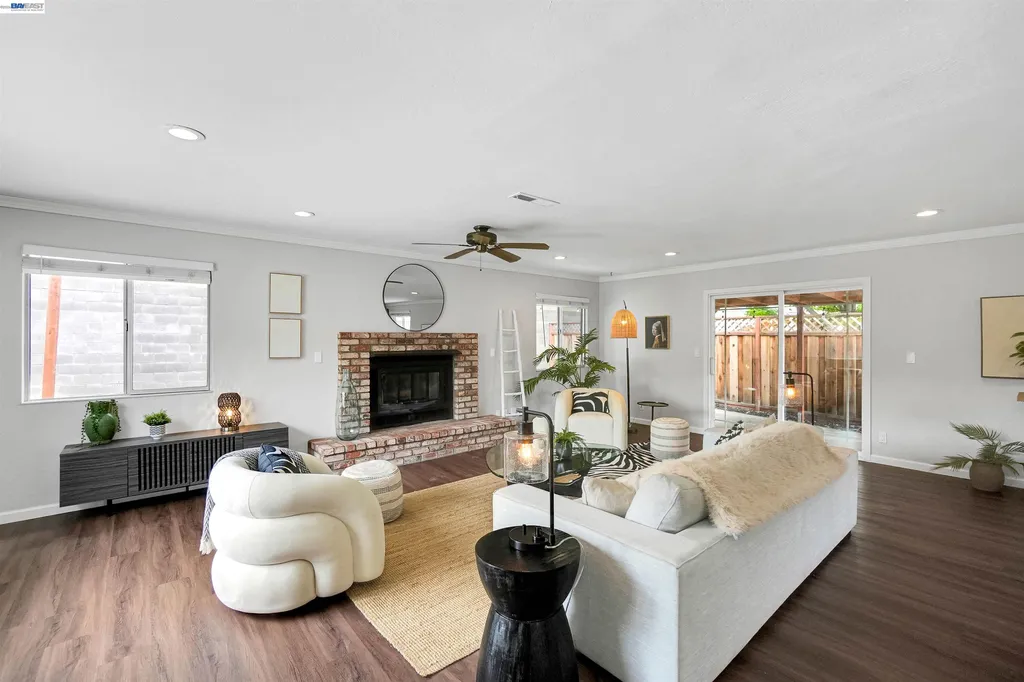 586 Bluefield Lane Hayward CA 94541