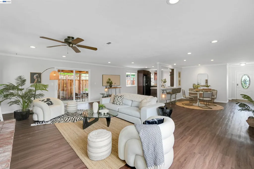 586 Bluefield Lane Hayward CA 94541
