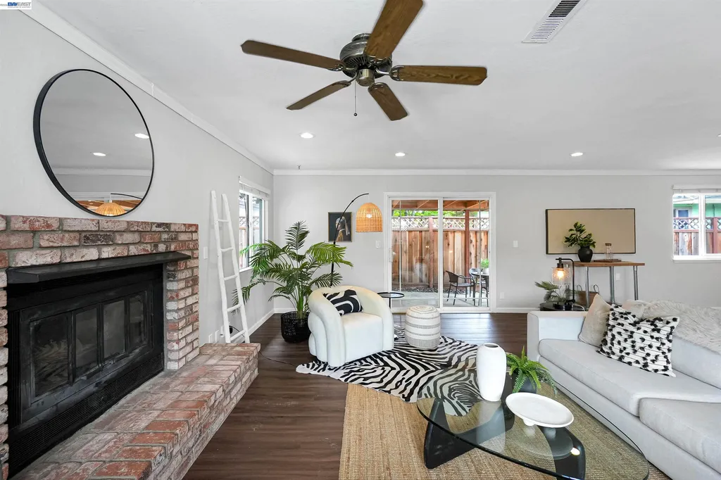 586 Bluefield Lane Hayward CA 94541
