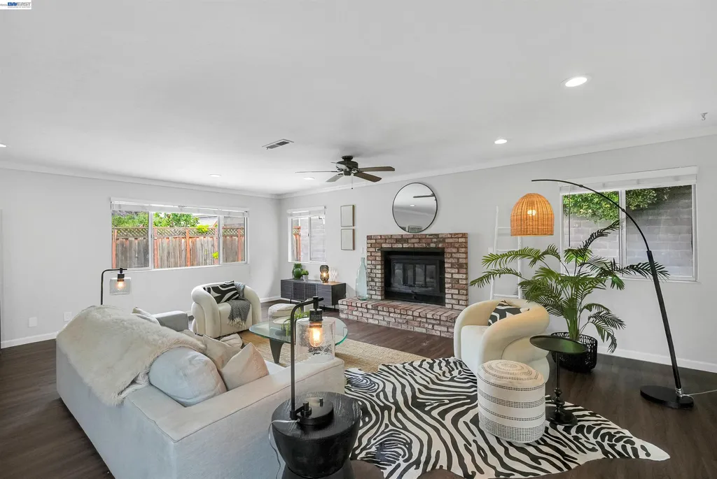 586 Bluefield Lane Hayward CA 94541