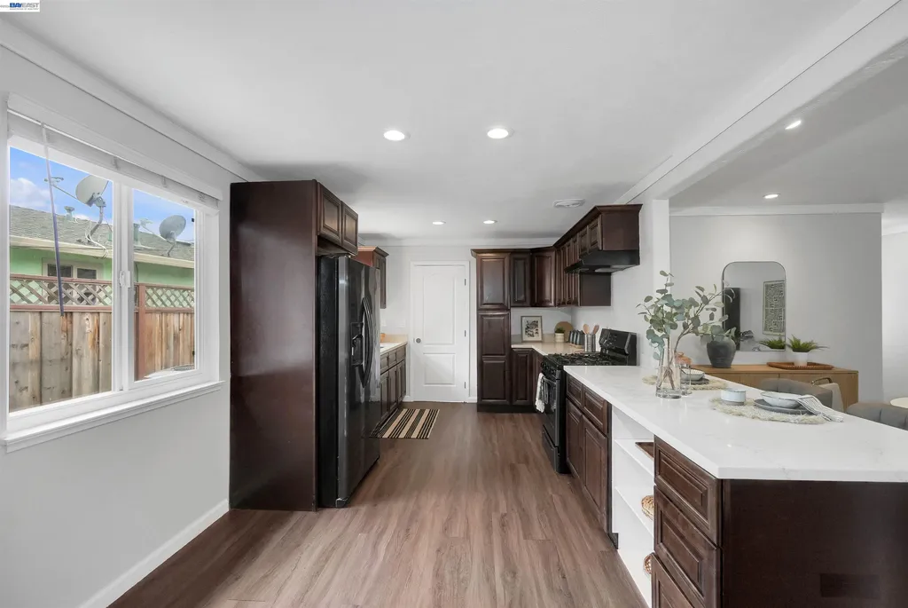 586 Bluefield Lane Hayward CA 94541