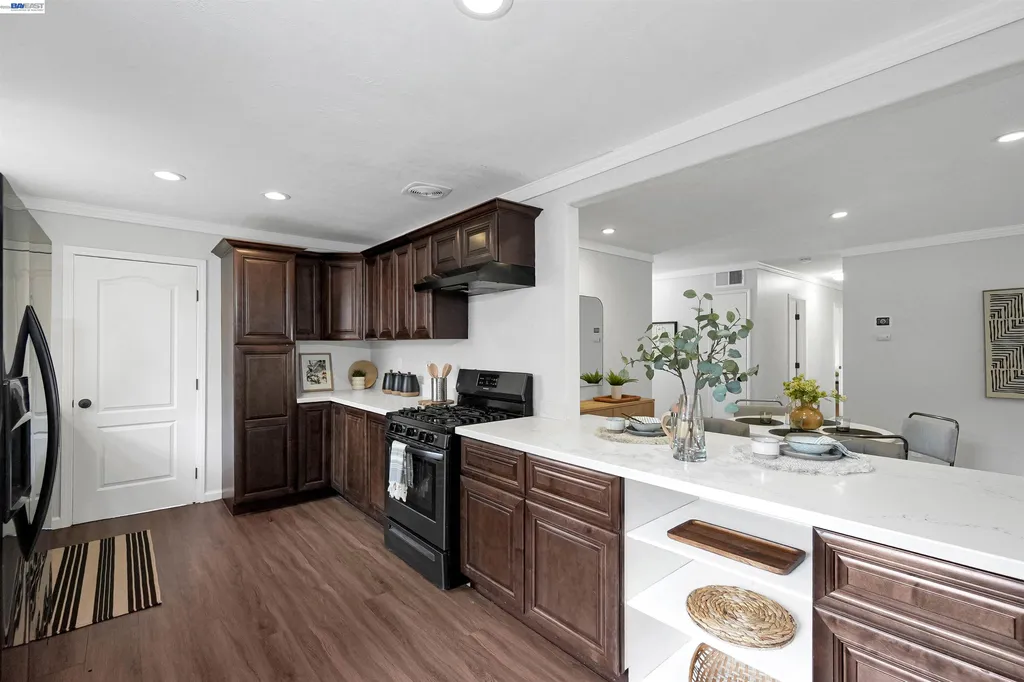 586 Bluefield Lane Hayward CA 94541