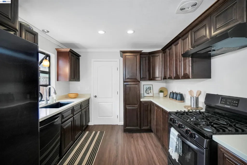 586 Bluefield Lane Hayward CA 94541