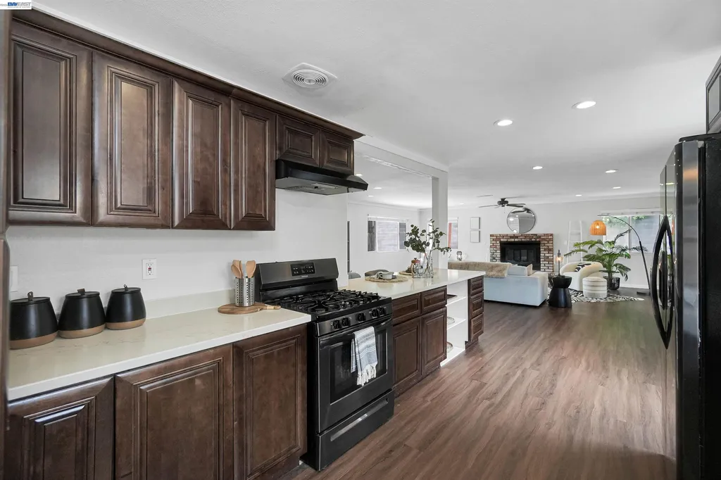586 Bluefield Lane Hayward CA 94541