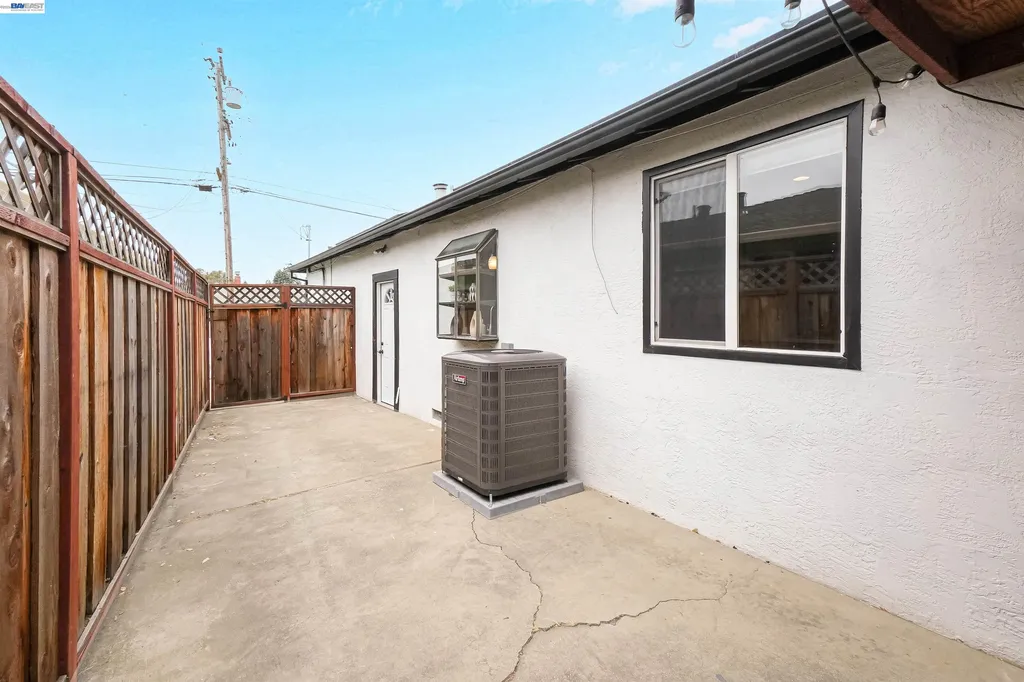 586 Bluefield Lane Hayward CA 94541