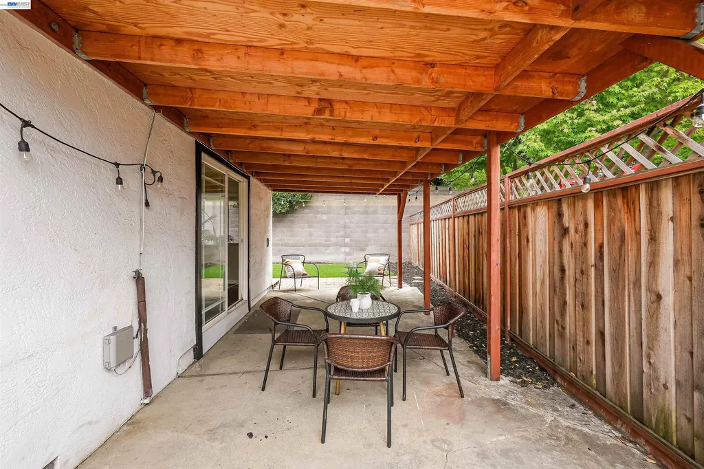 586 Bluefield Lane Hayward CA 94541