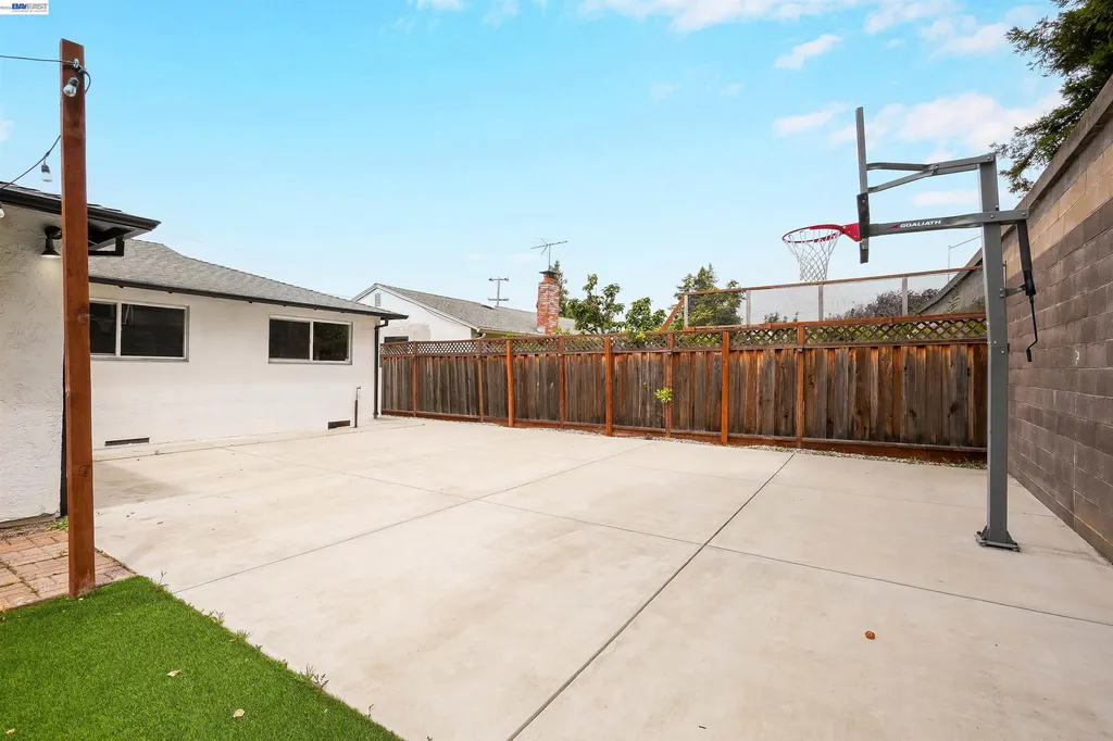586 Bluefield Lane Hayward CA 94541