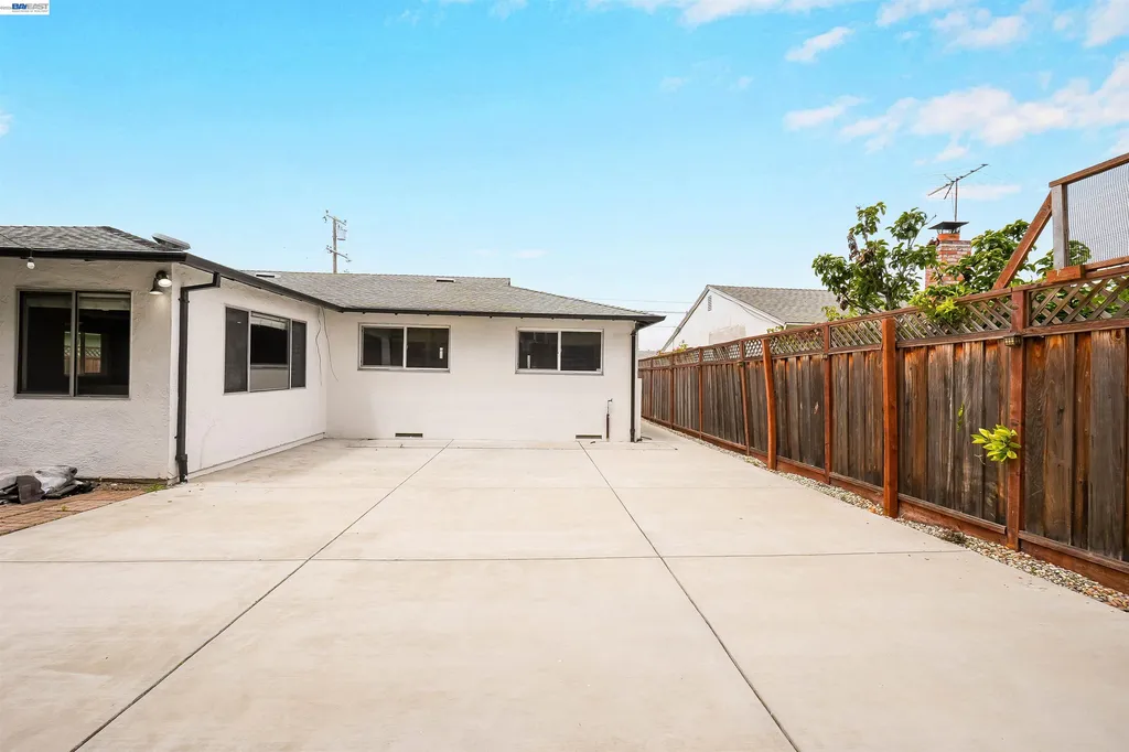 586 Bluefield Lane Hayward CA 94541