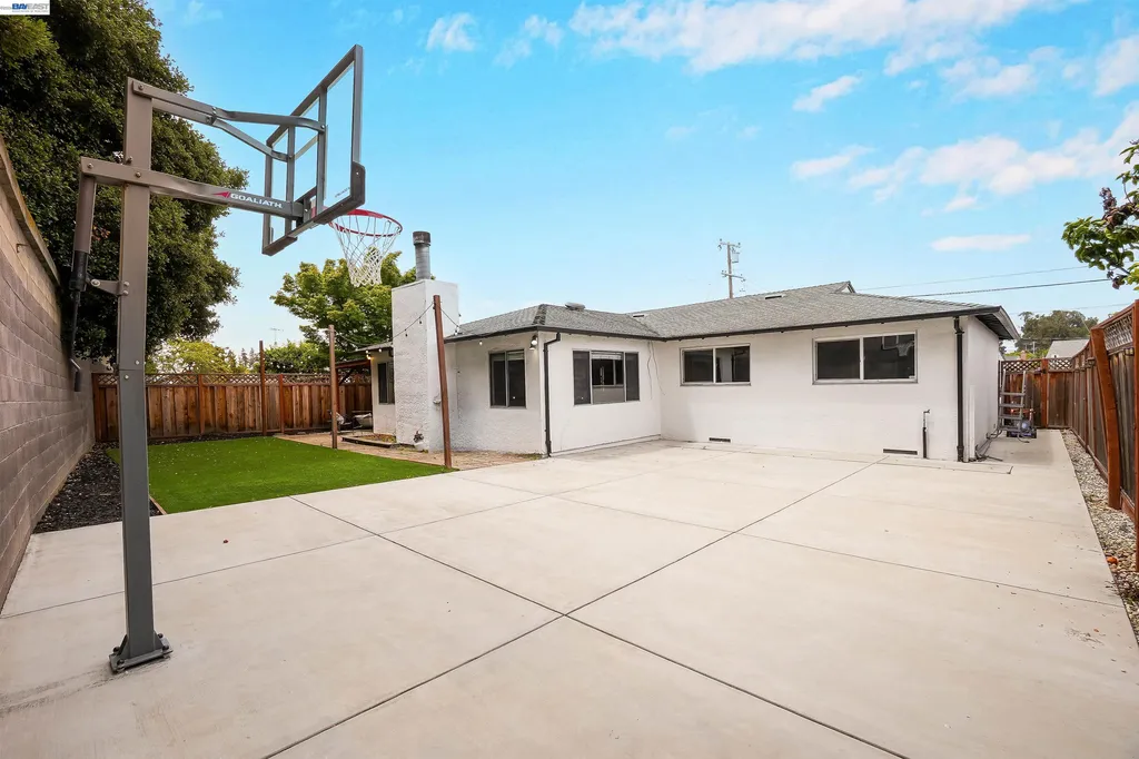586 Bluefield Lane Hayward CA 94541