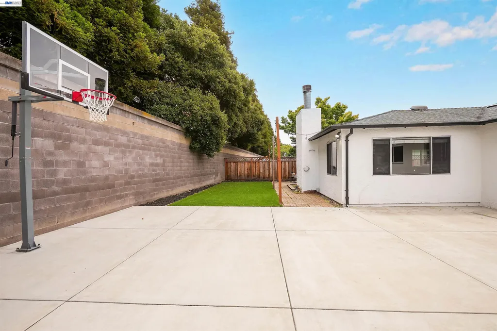 586 Bluefield Lane Hayward CA 94541