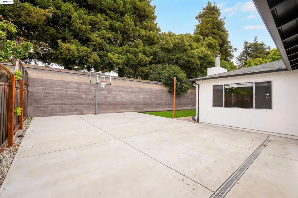 586 Bluefield Lane Hayward CA 94541