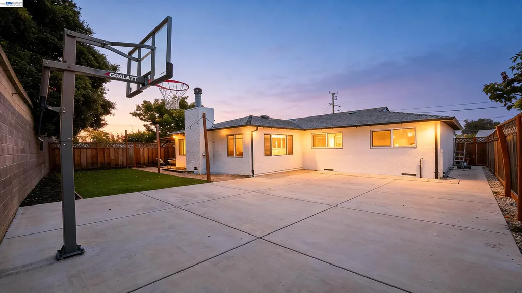 586 Bluefield Lane Hayward CA 94541