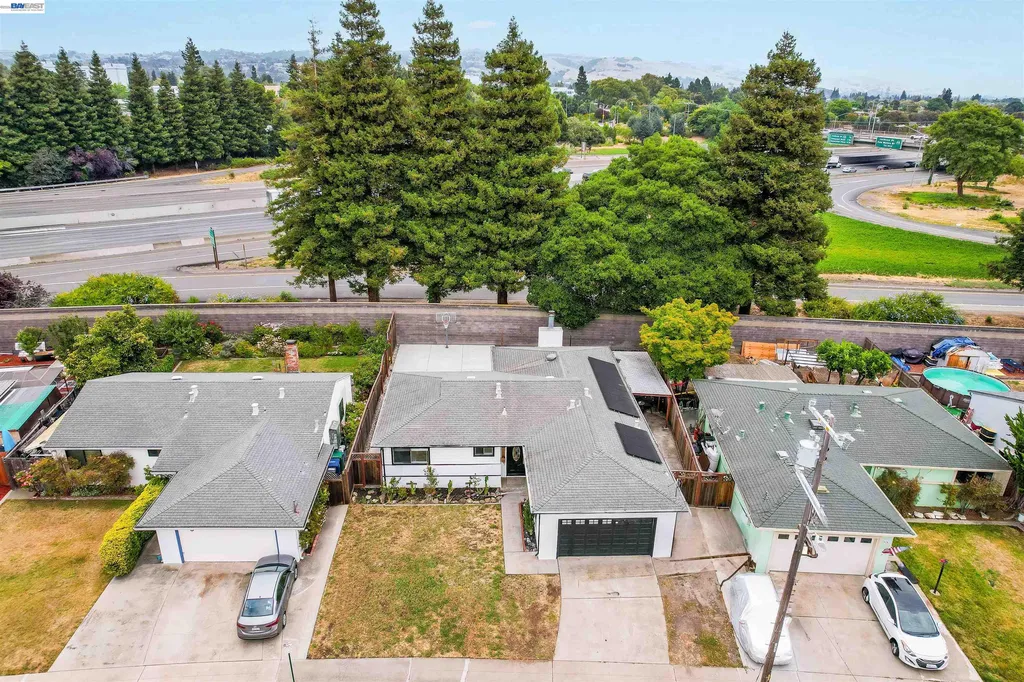 586 Bluefield Lane Hayward CA 94541