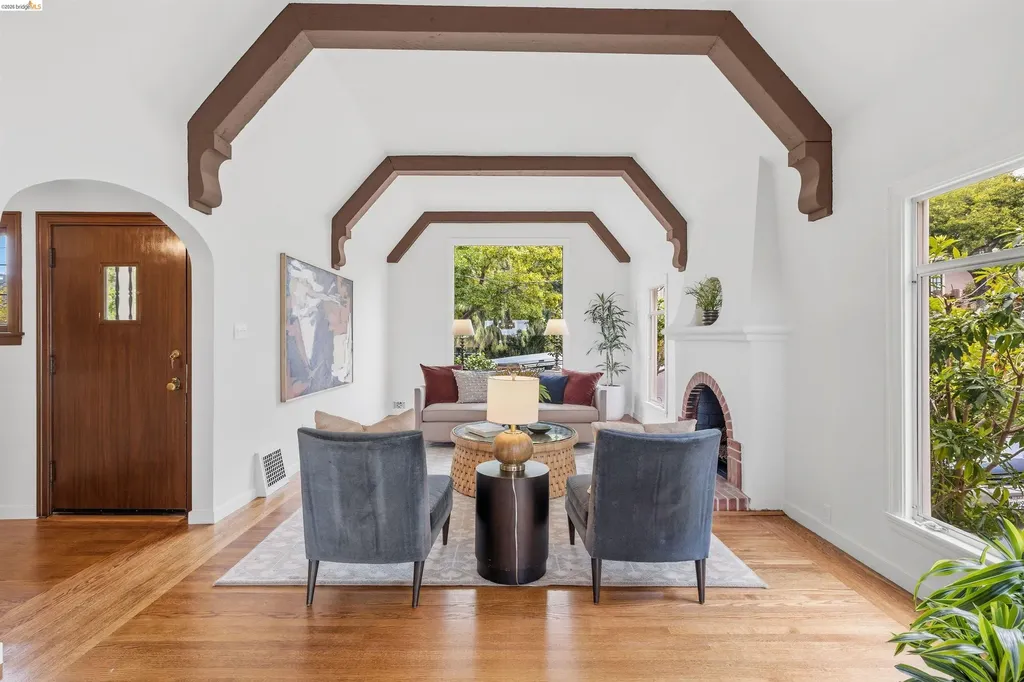 3631 Victor Avenue Oakland CA 94619