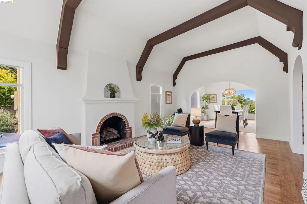 3631 Victor Avenue Oakland CA 94619