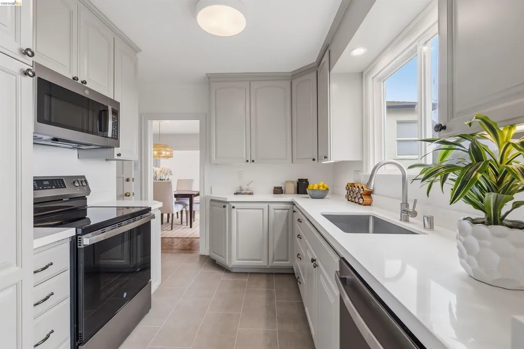 3631 Victor Avenue Oakland CA 94619