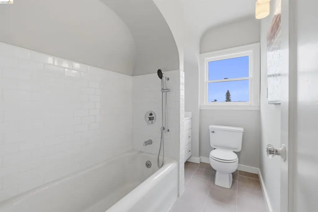 3631 Victor Avenue Oakland CA 94619
