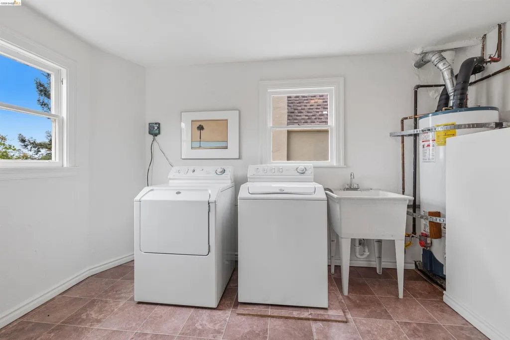 3631 Victor Avenue Oakland CA 94619