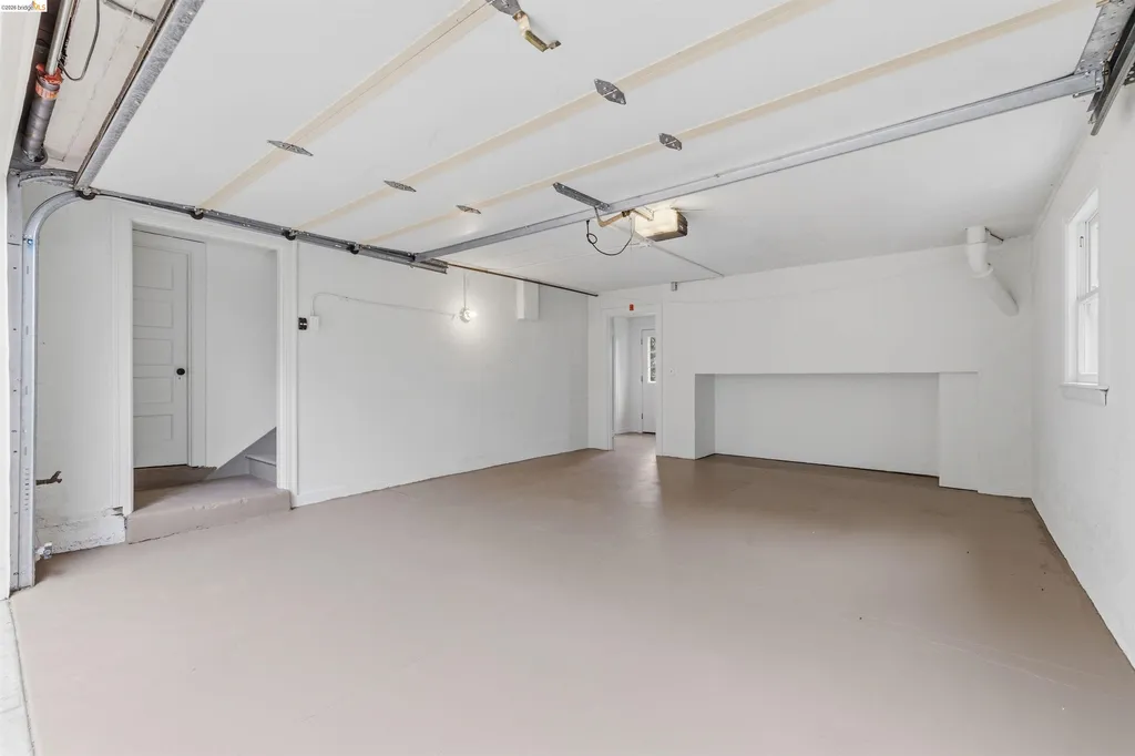3631 Victor Avenue Oakland CA 94619