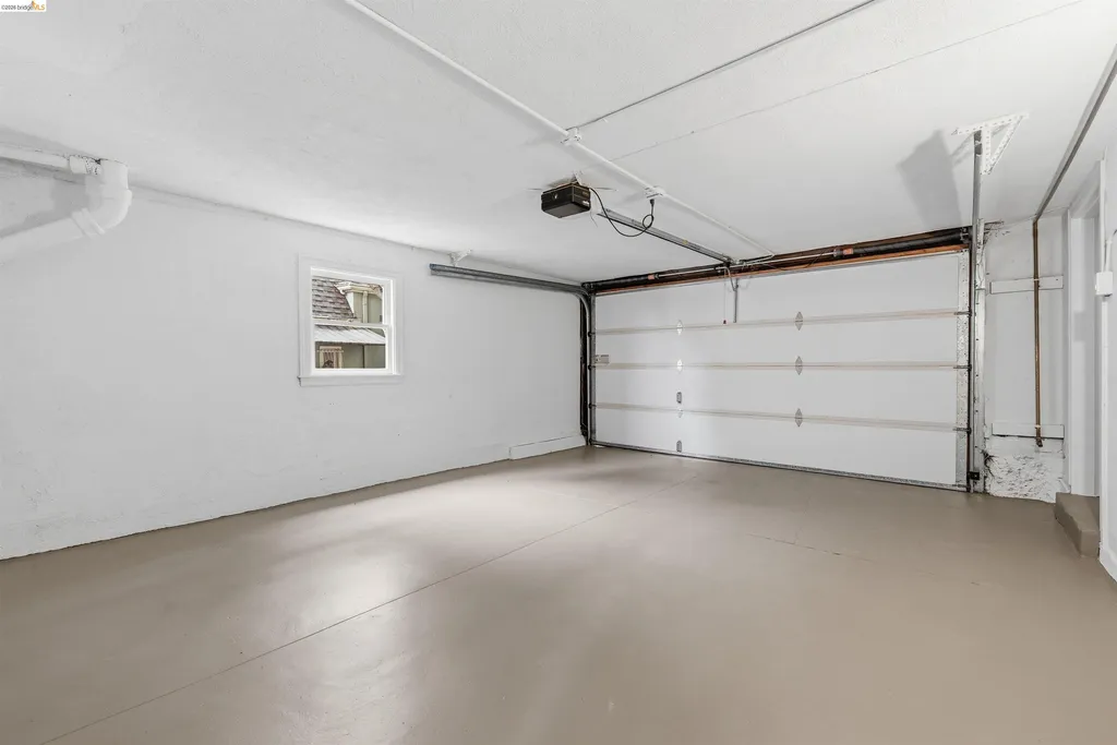 3631 Victor Avenue Oakland CA 94619
