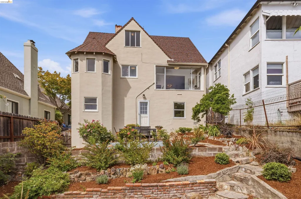 3631 Victor Avenue Oakland CA 94619
