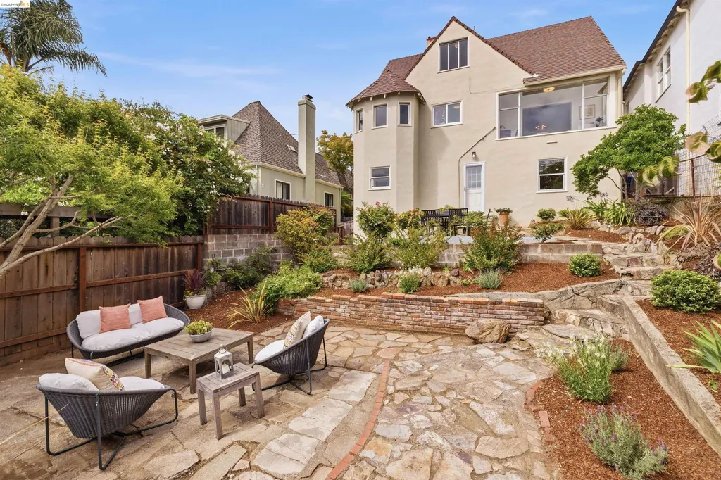3631 Victor Avenue Oakland CA 94619