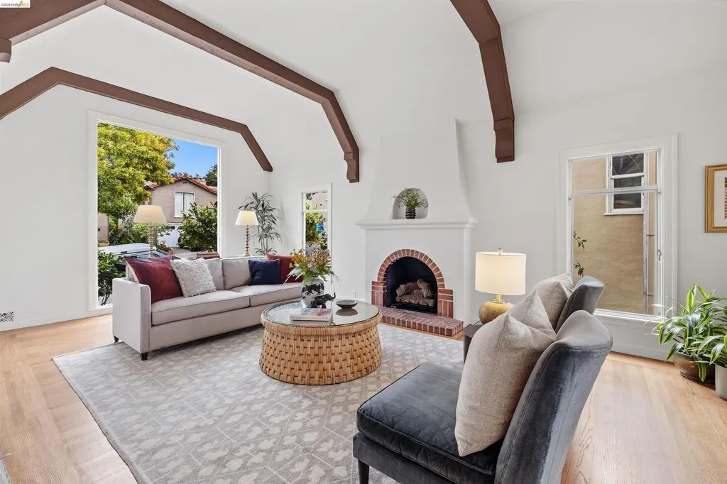 3631 Victor Avenue Oakland CA 94619